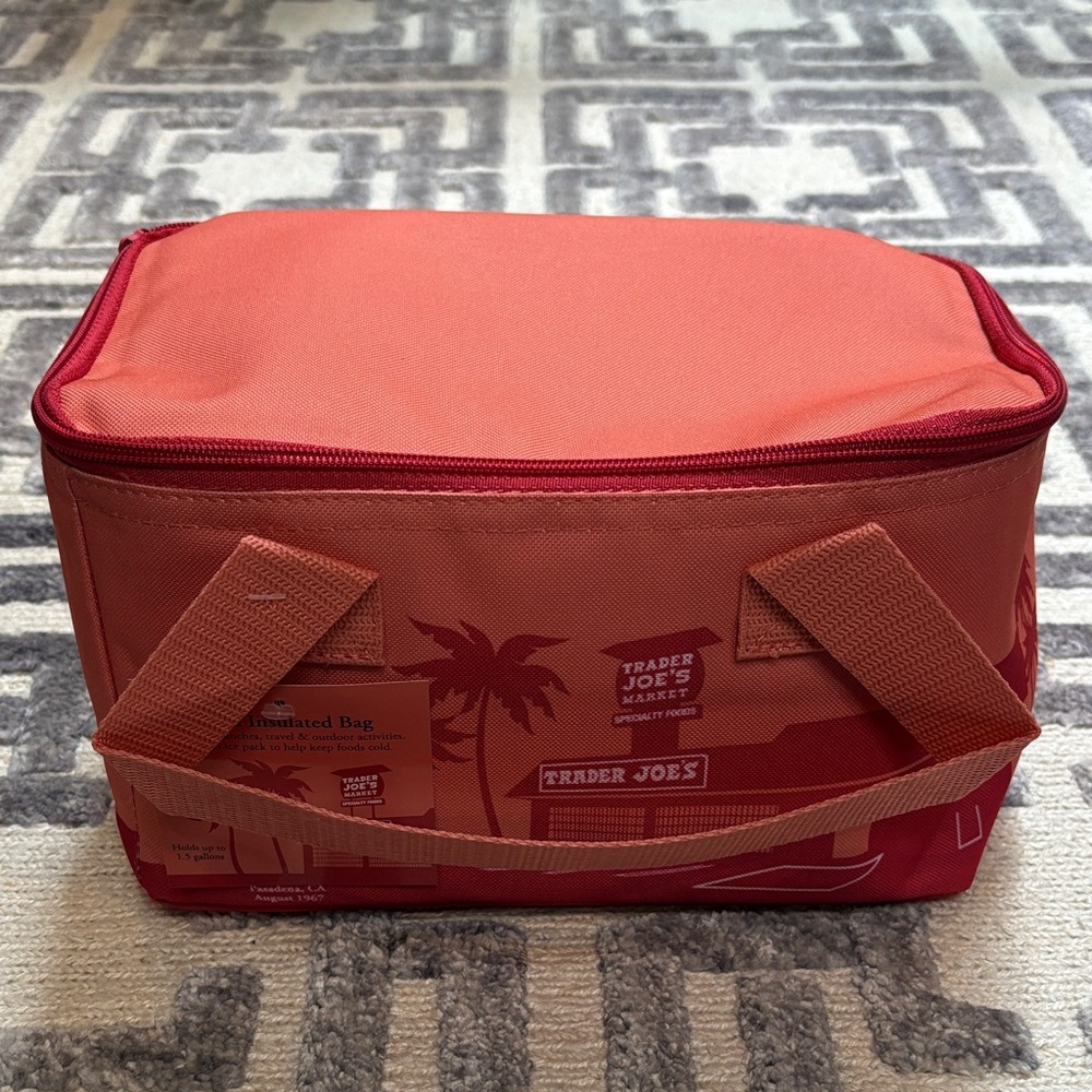 Trader Joe’s NWT mini insulated bag. New color!